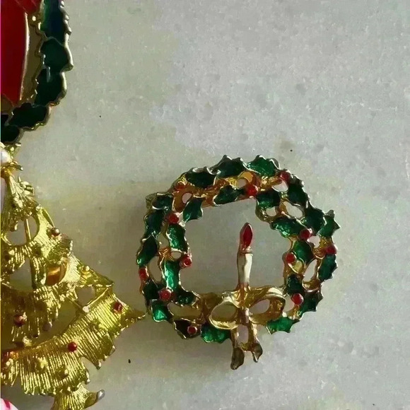 Large set of 12 vintage Christmas brooches some signed circa 60’s, 70’s, 80’s - Picture 11 of 13